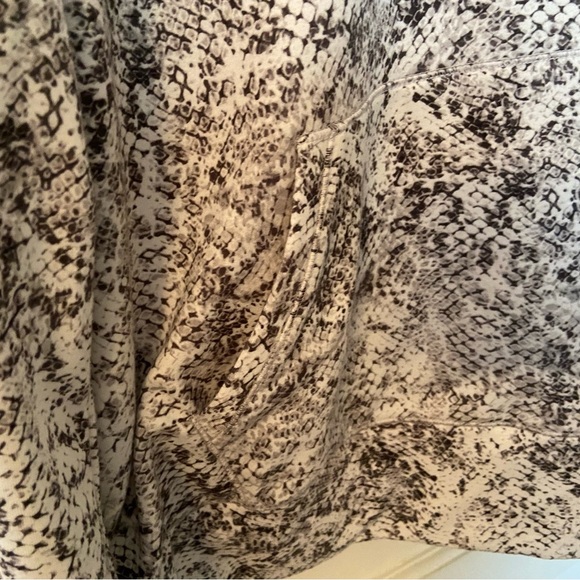 Ideology pullover hoodie size large.  The tie is missing. - Picture 3 of 6